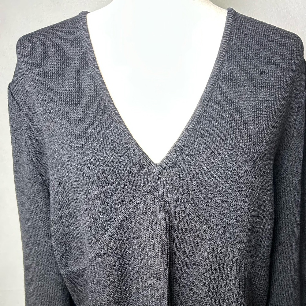 VTG St.John Black V-Neck Sweater Quiet Luxury Minimalist Sz L - Picture 3 of 5
